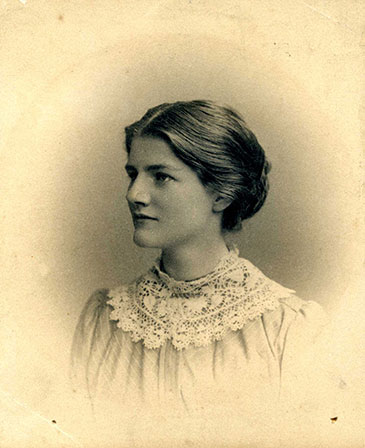 Image of Elizabeth Casson reproduced with permission of the Elizabeth Casson Trust