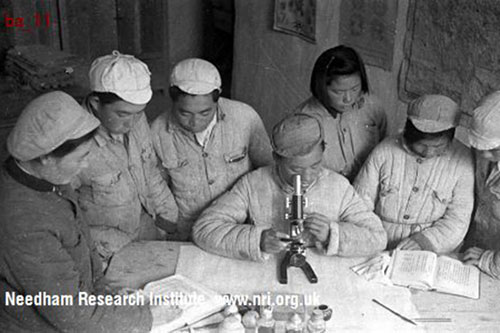 Image of students studying embryology at Yenan Medical College, Yan'an, Shaanxi, 1944